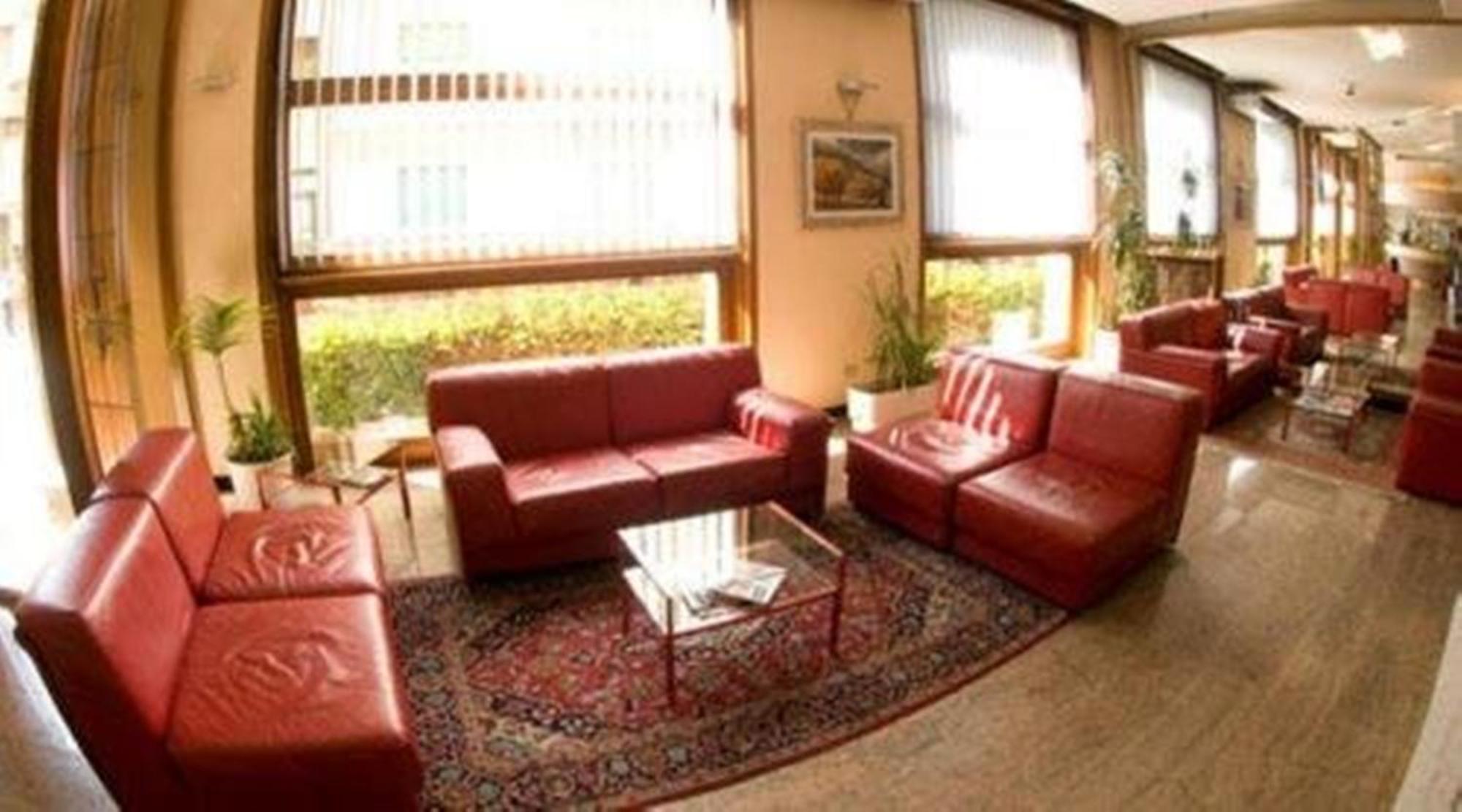 Hotel Milano 3*